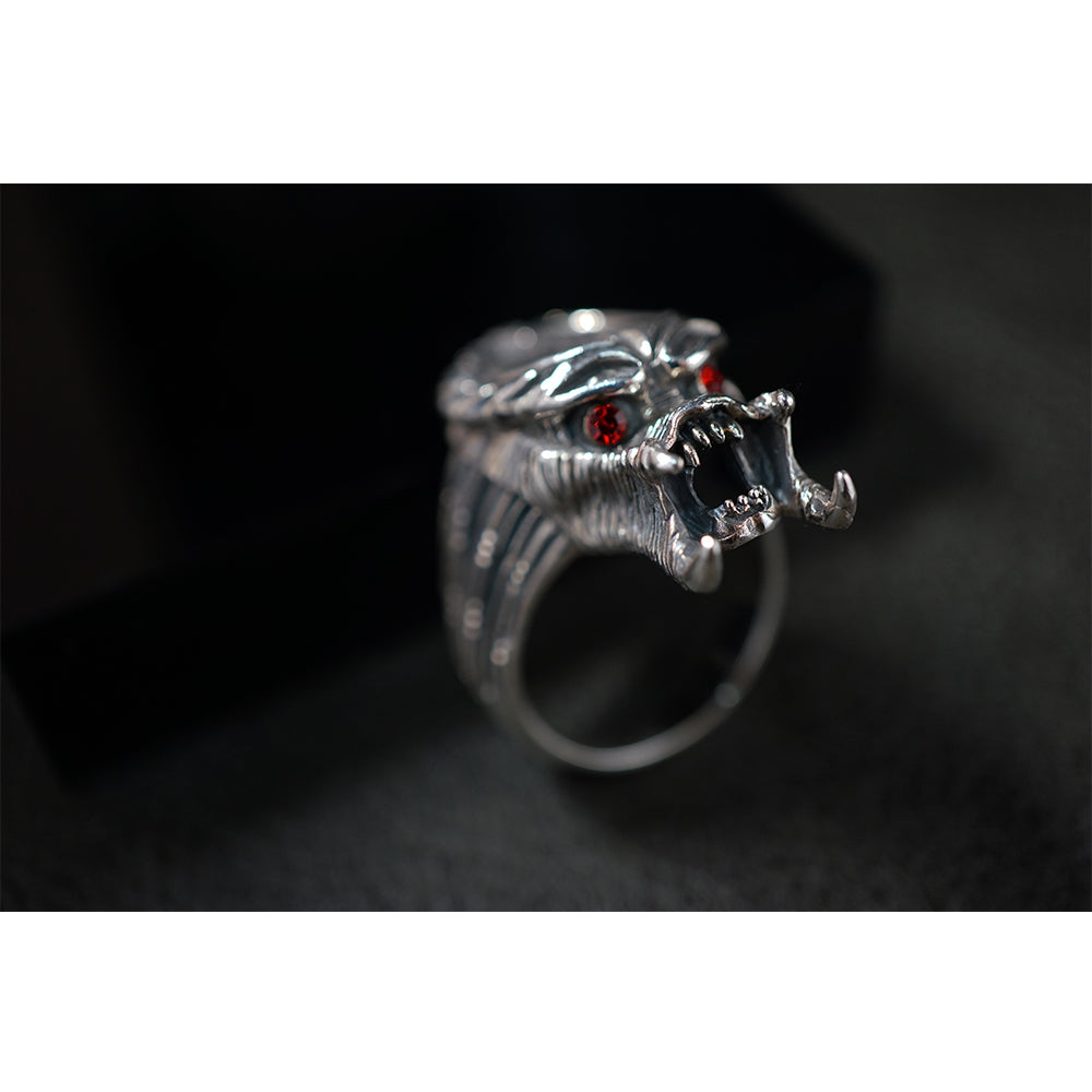 Solid 925 Sterling Silver Ring with Red Crystal Eyes For The Predator Alien Fans Sr37