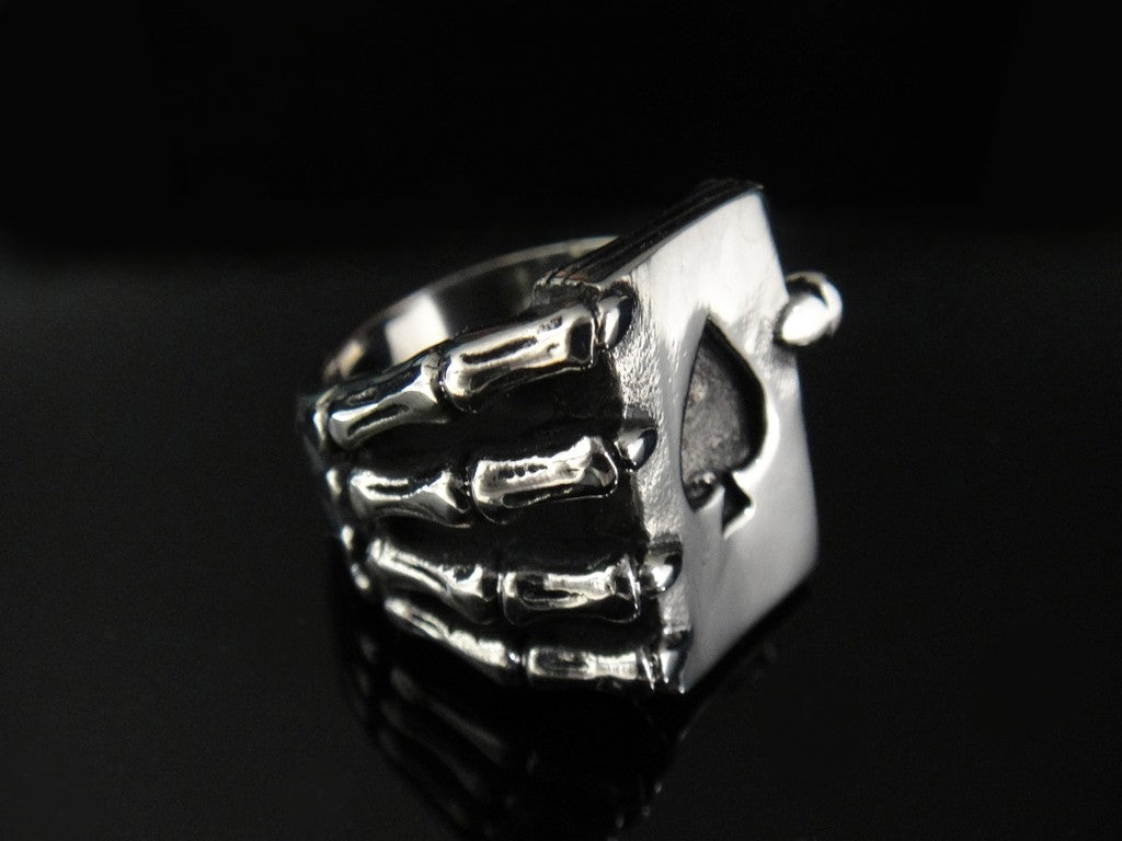 Skull Hand Lucky Poker King Ring TR134