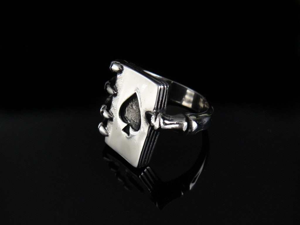 Skull Hand Lucky Poker King Ring TR134