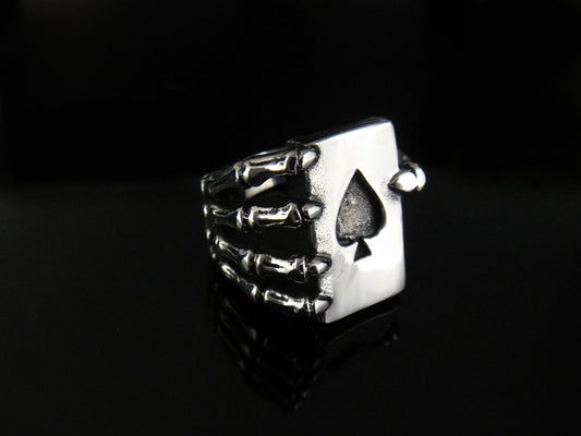 Skull Hand Lucky Poker King Ring TR134